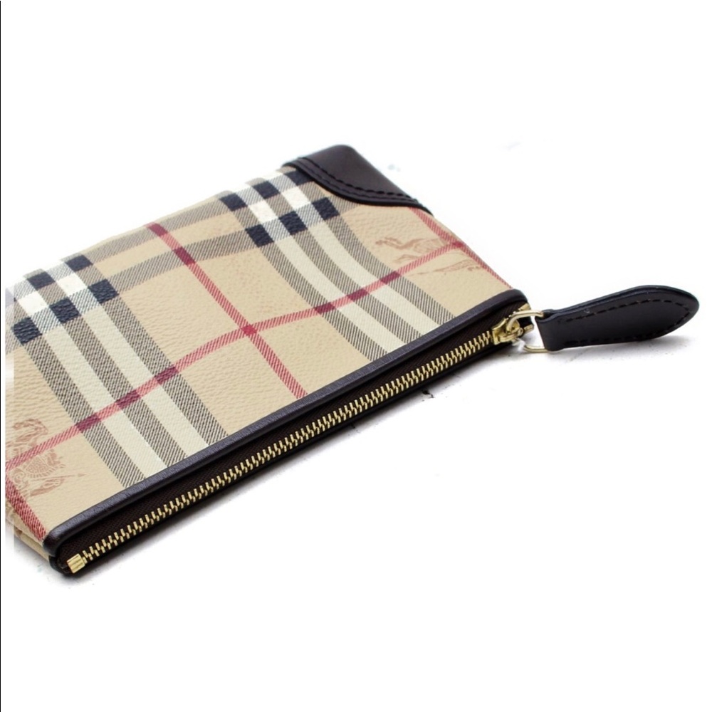 ‼️SOLD‼️❄️☃️💯Auth Burberry Cosmetic - Picture 6 of 9